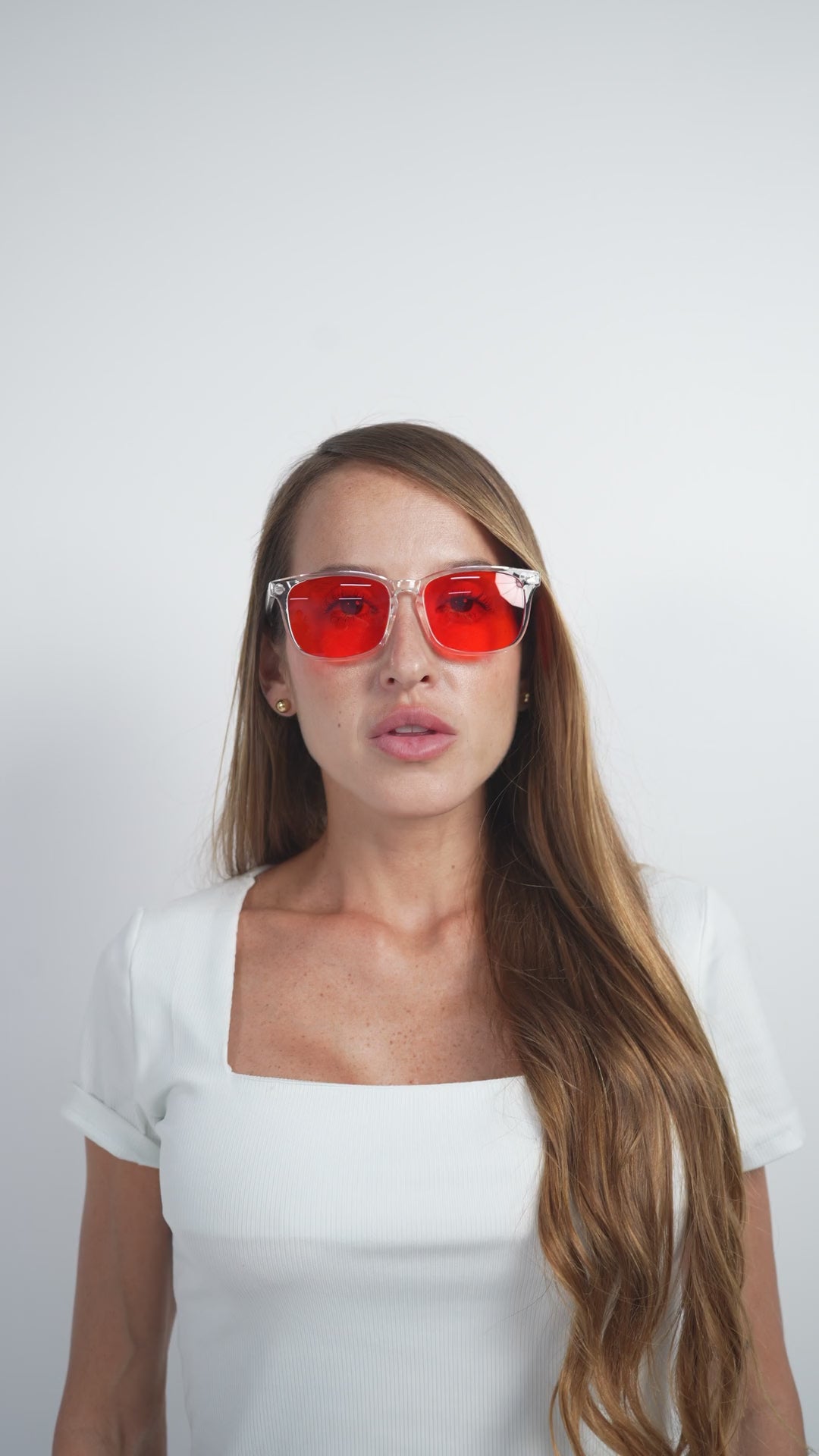 Video: las gafas con filtro rojo Crystal puestas